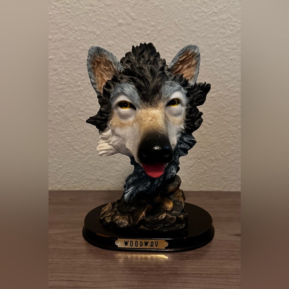 Realistic Wolf Head Bust Statue on wooden base